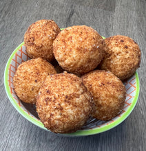 Load image into Gallery viewer, Saint Coxinha&#39;s Family Recipe - Cheese Balls - Just Warm it! (5 packs)
